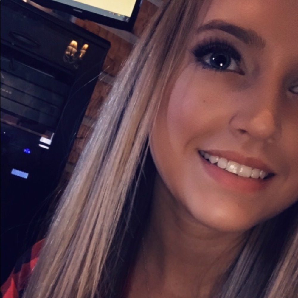 Meet your Posher, Alyssa